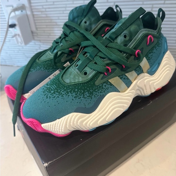 Adidas Trae Young Green Sneakers with Pink Highlights - Picture 5 of 5